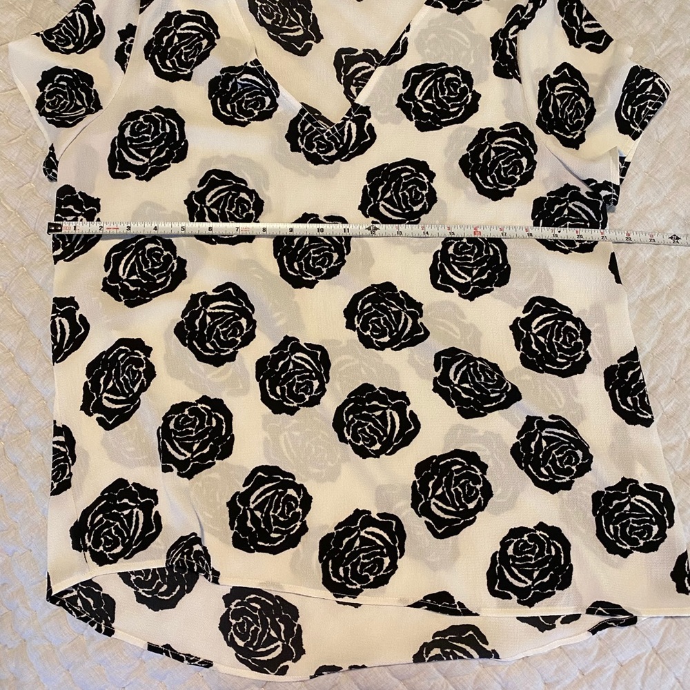 COPY - Euc roses v-neck blouse short sleeves